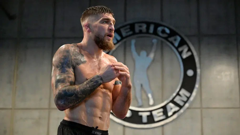 Амосов дебютує в рейтингу UFC: українець витіснив із топ-15 відомого американця