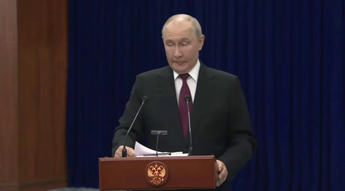 Переговорний процес щодо України наразі призупинено, - Путін